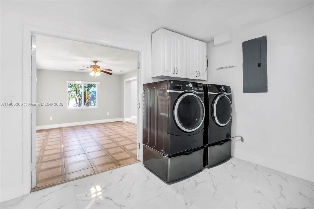 En Venta: $600,000 (4 camas, 3 baños, 2341 Pies cuadrados)