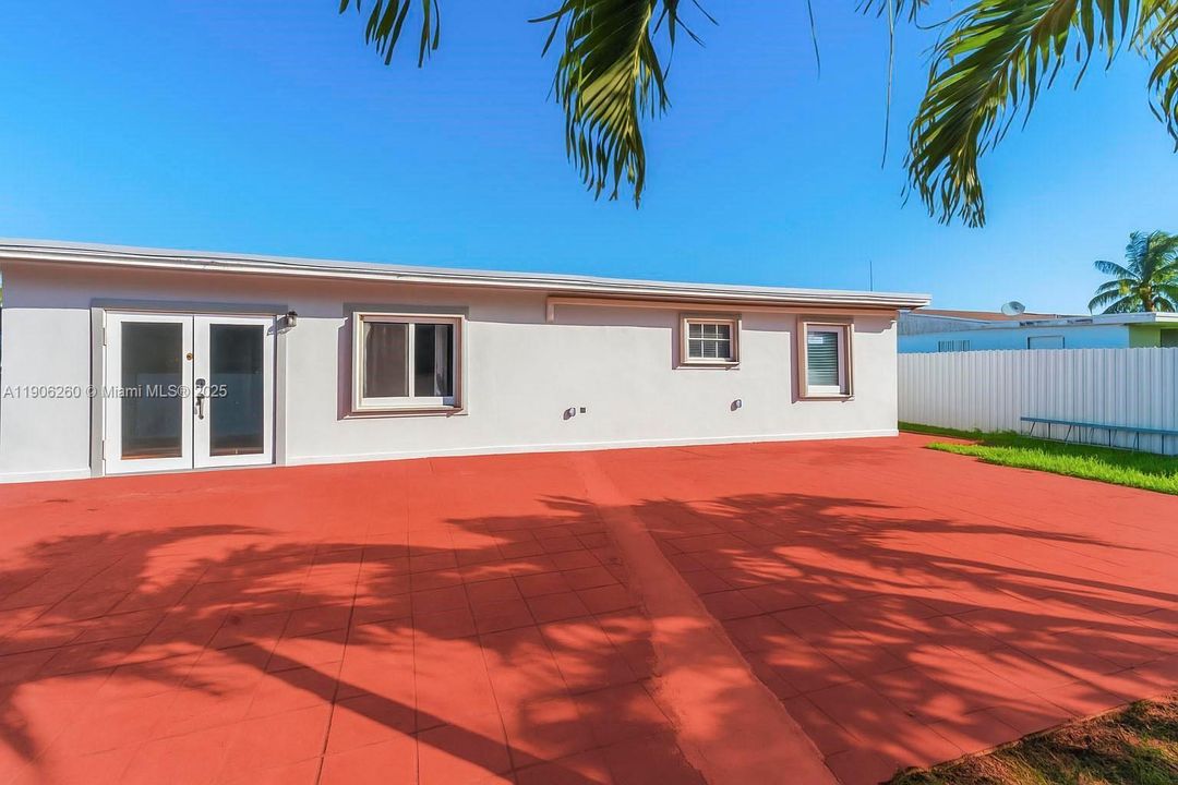 En Venta: $600,000 (4 camas, 3 baños, 2341 Pies cuadrados)