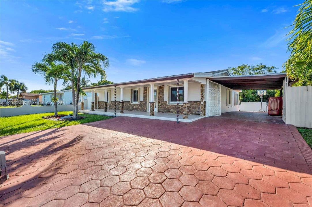 En Venta: $600,000 (4 camas, 3 baños, 2341 Pies cuadrados)