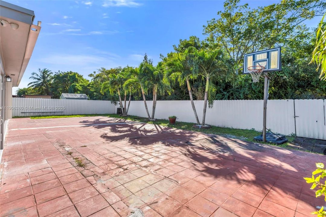 En Venta: $600,000 (4 camas, 3 baños, 2341 Pies cuadrados)