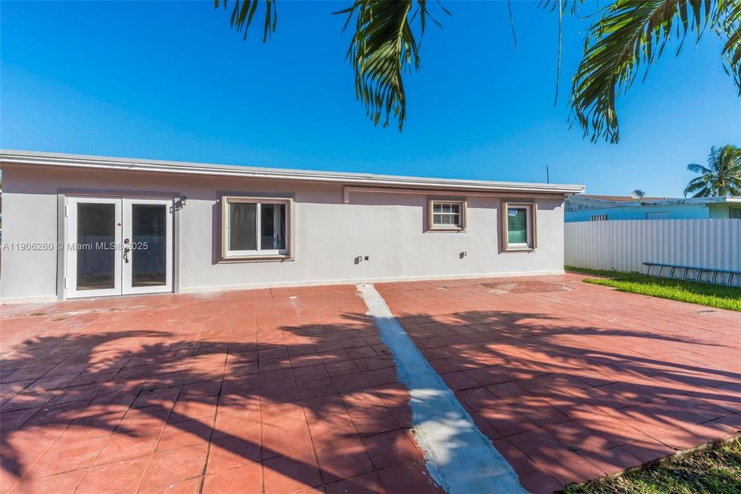 En Venta: $600,000 (4 camas, 3 baños, 2341 Pies cuadrados)