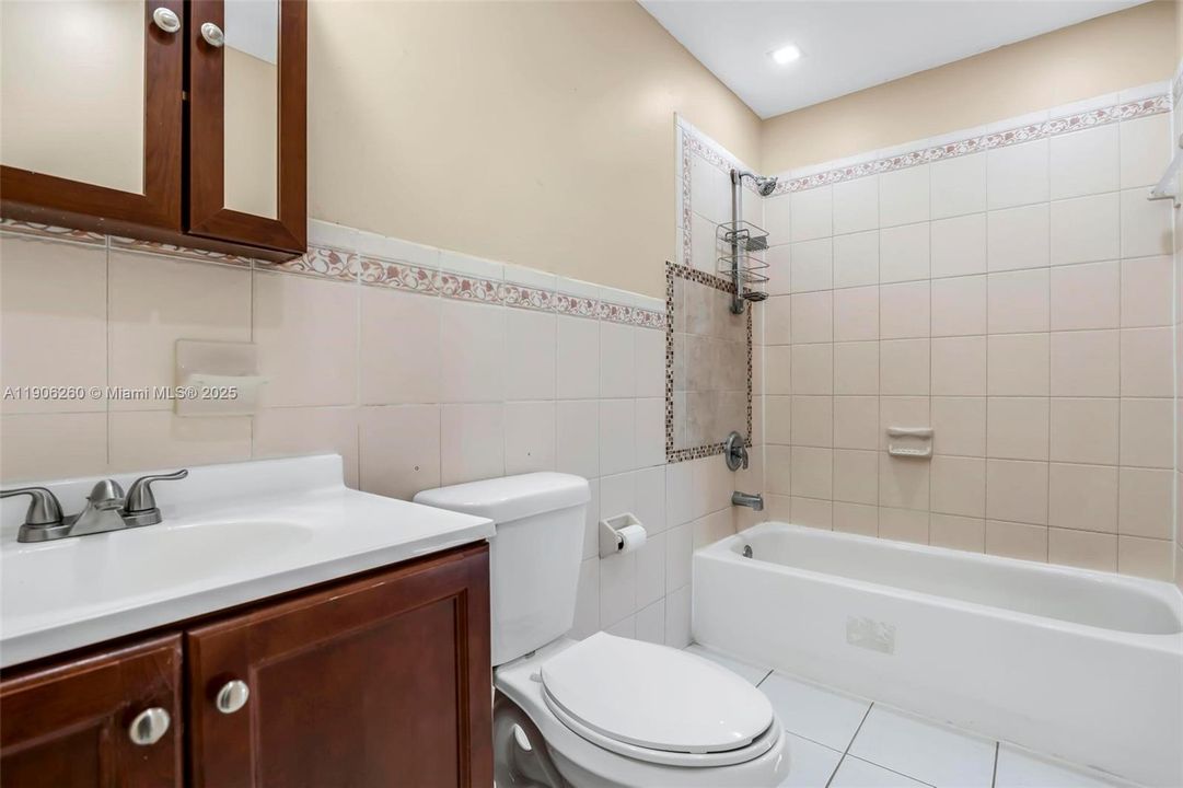 En Venta: $600,000 (4 camas, 3 baños, 2341 Pies cuadrados)