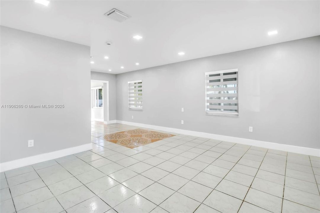 En Venta: $600,000 (4 camas, 3 baños, 2341 Pies cuadrados)