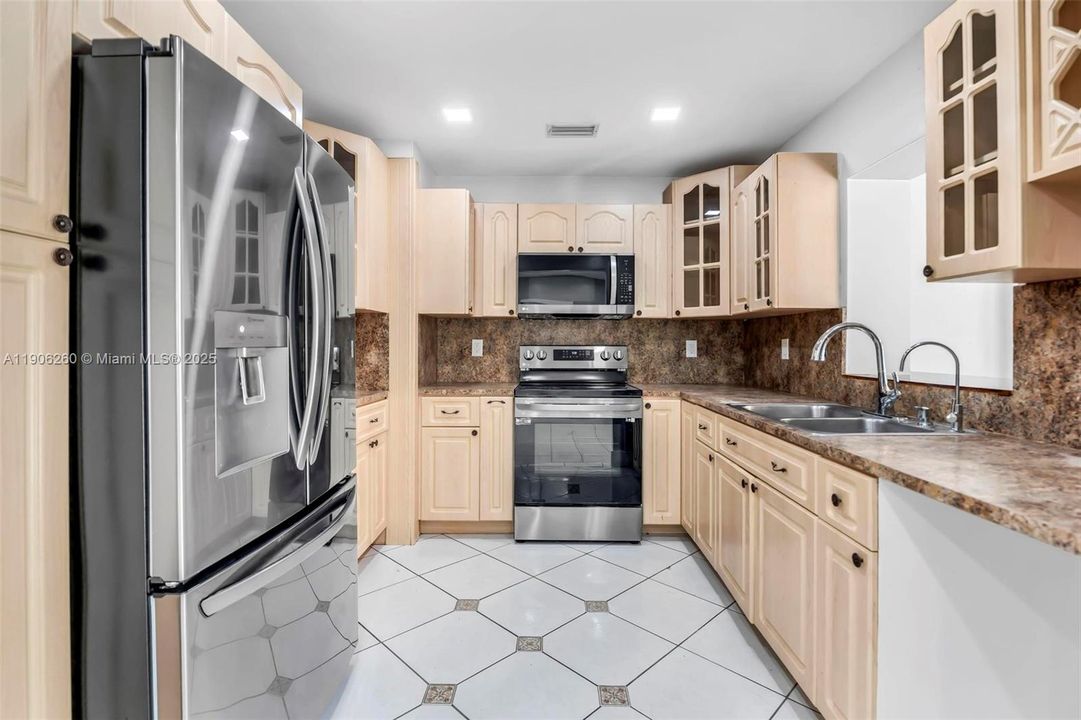 En Venta: $600,000 (4 camas, 3 baños, 2341 Pies cuadrados)