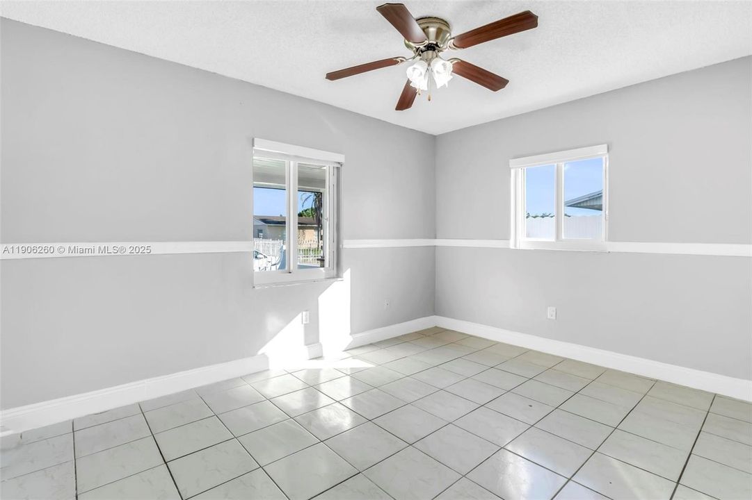 En Venta: $600,000 (4 camas, 3 baños, 2341 Pies cuadrados)