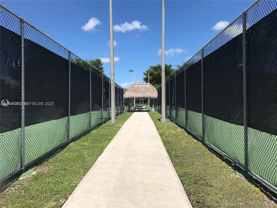 合同活跃: $2,500 (2 贝兹, 2 浴室, 940 平方英尺)