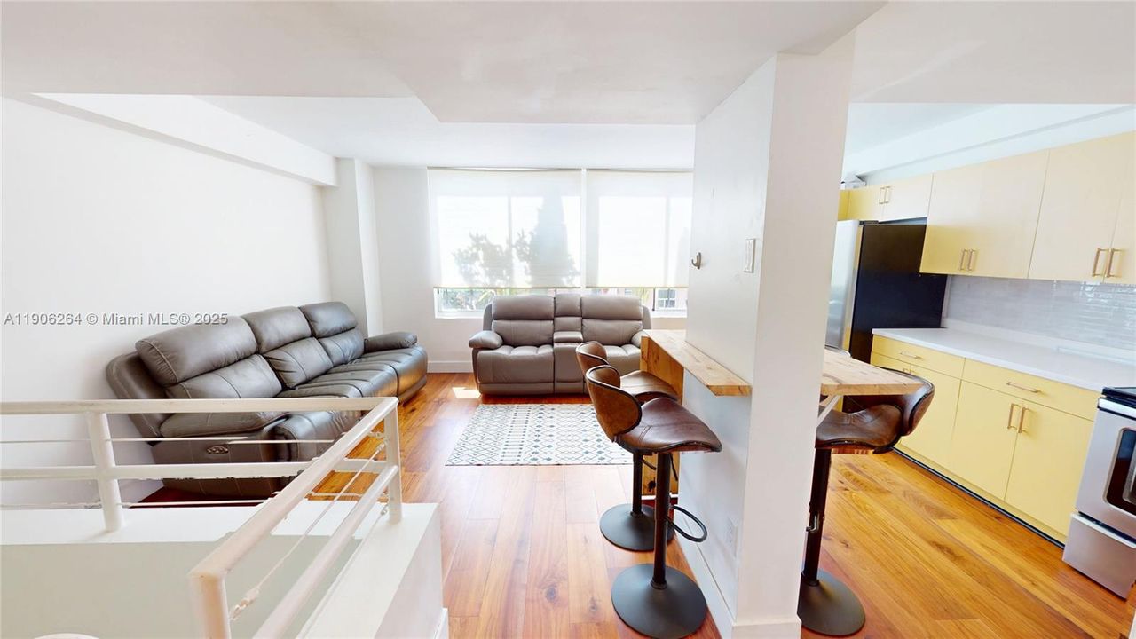 Active With Contract: $3,500 (2 beds, 1 baths, 810 Square Feet)