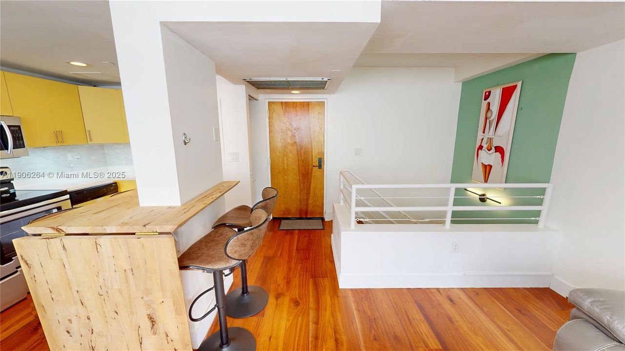 Active With Contract: $3,500 (2 beds, 1 baths, 810 Square Feet)