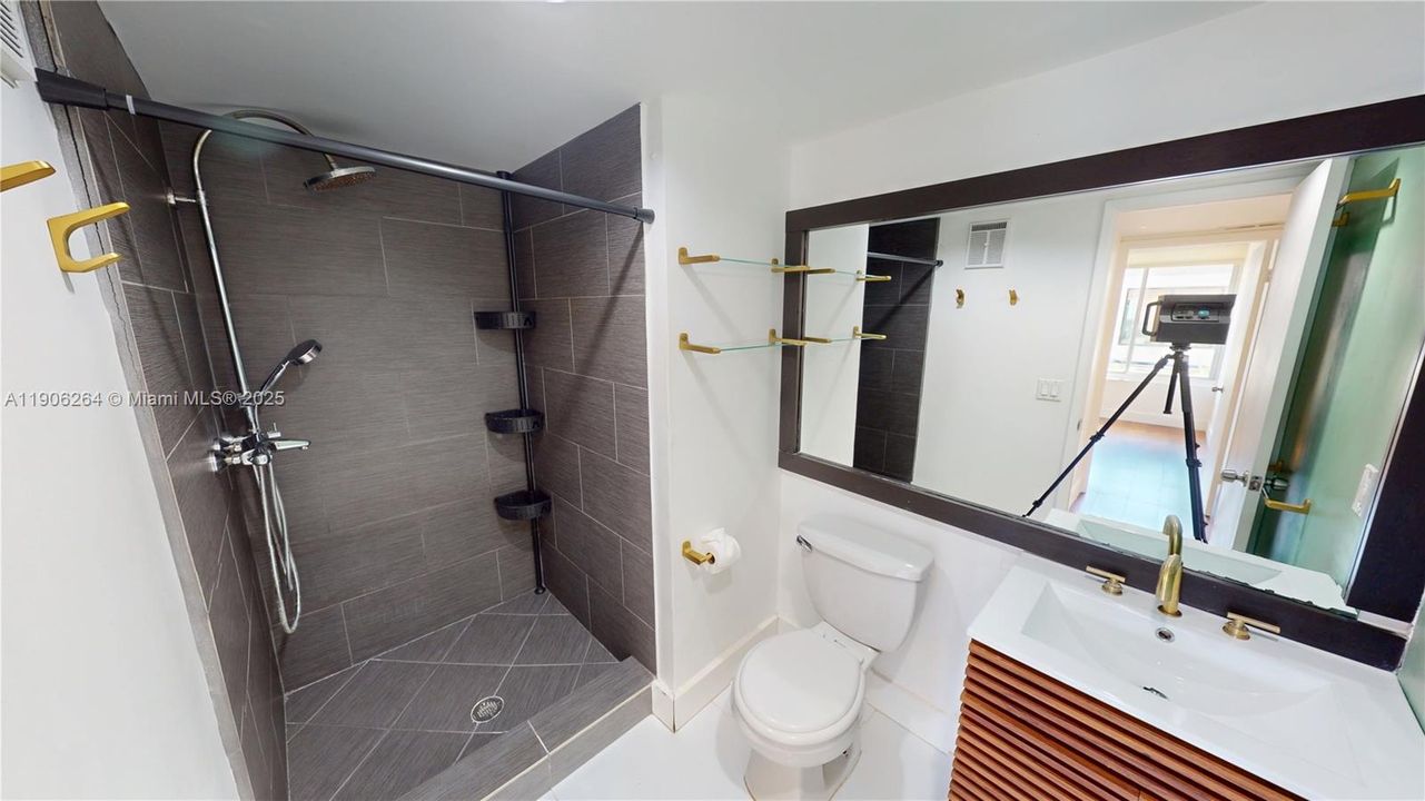 Active With Contract: $3,500 (2 beds, 1 baths, 810 Square Feet)