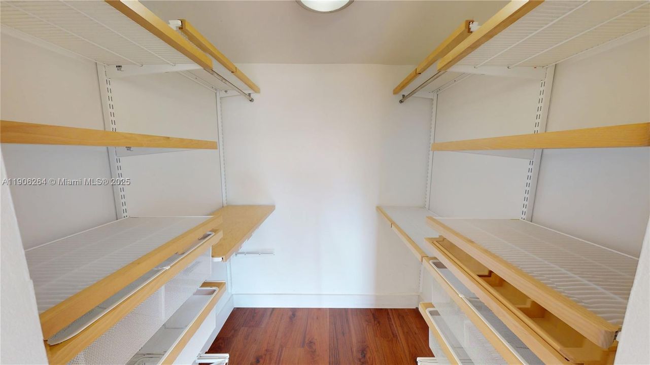 Active With Contract: $3,500 (2 beds, 1 baths, 810 Square Feet)