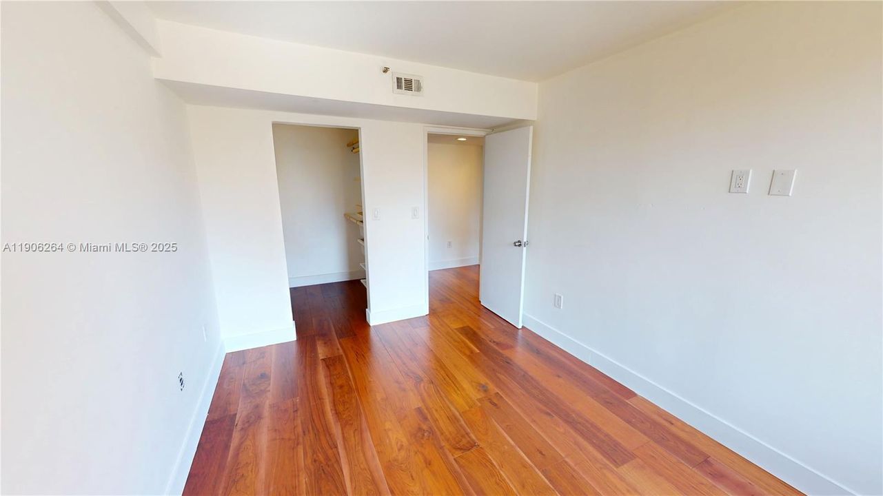 Active With Contract: $3,500 (2 beds, 1 baths, 810 Square Feet)