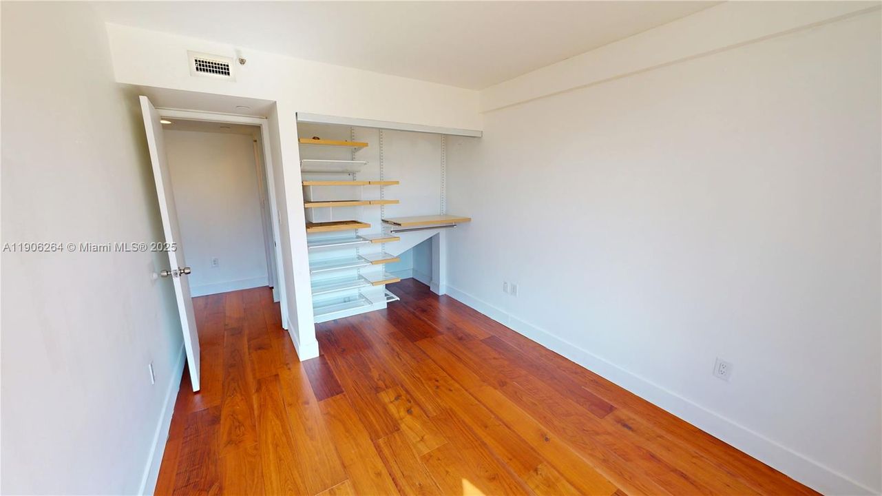 Active With Contract: $3,500 (2 beds, 1 baths, 810 Square Feet)