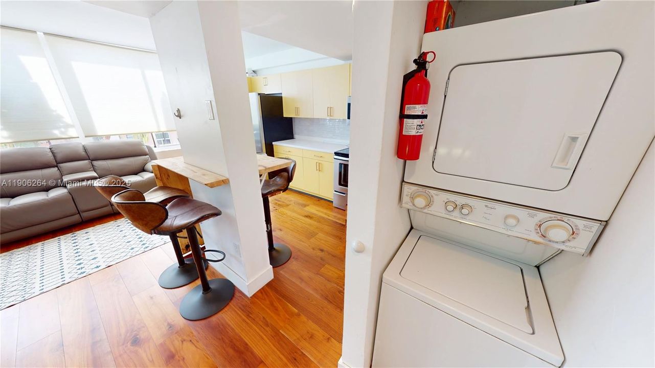 Active With Contract: $3,500 (2 beds, 1 baths, 810 Square Feet)