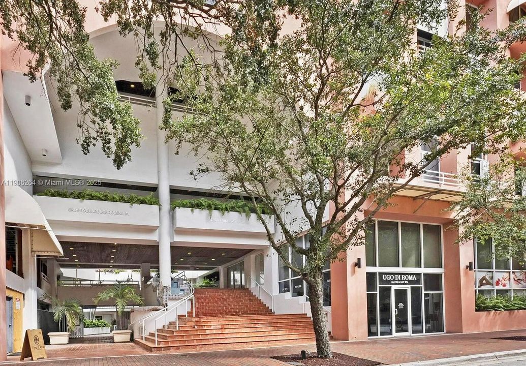 Active With Contract: $3,500 (2 beds, 1 baths, 810 Square Feet)