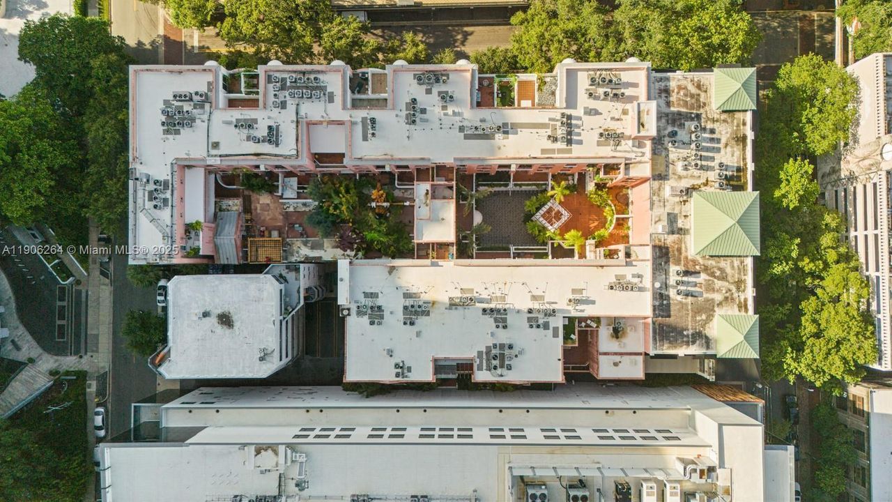 Active With Contract: $3,500 (2 beds, 1 baths, 810 Square Feet)