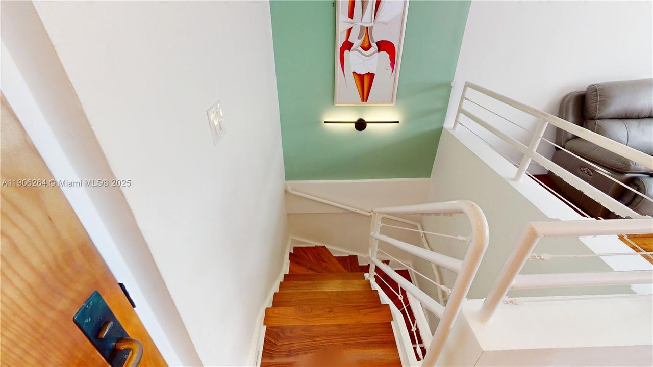 Active With Contract: $3,500 (2 beds, 1 baths, 810 Square Feet)