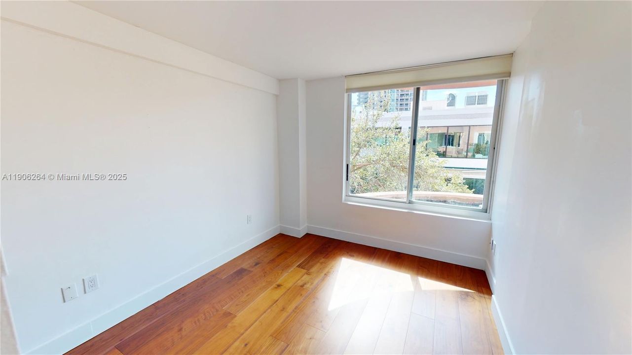 Active With Contract: $3,500 (2 beds, 1 baths, 810 Square Feet)