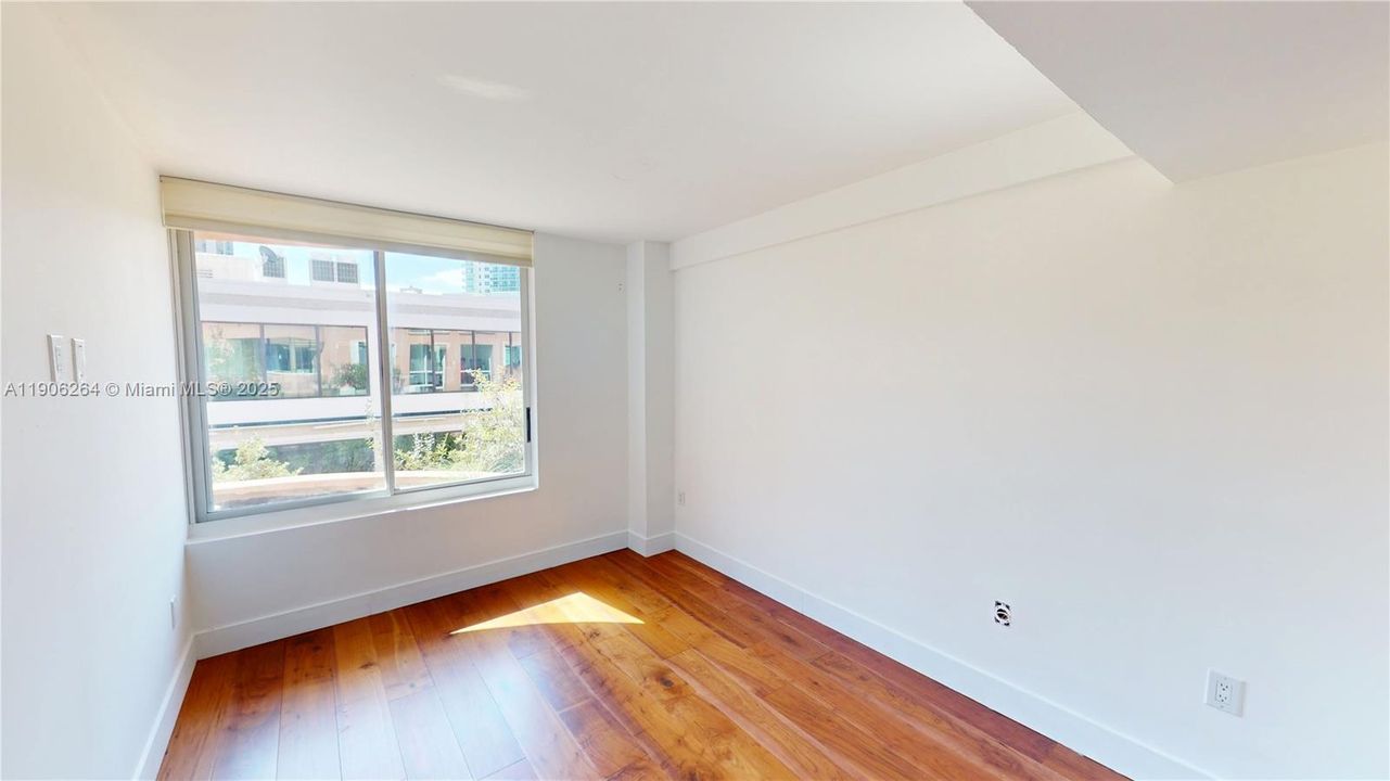 Active With Contract: $3,500 (2 beds, 1 baths, 810 Square Feet)