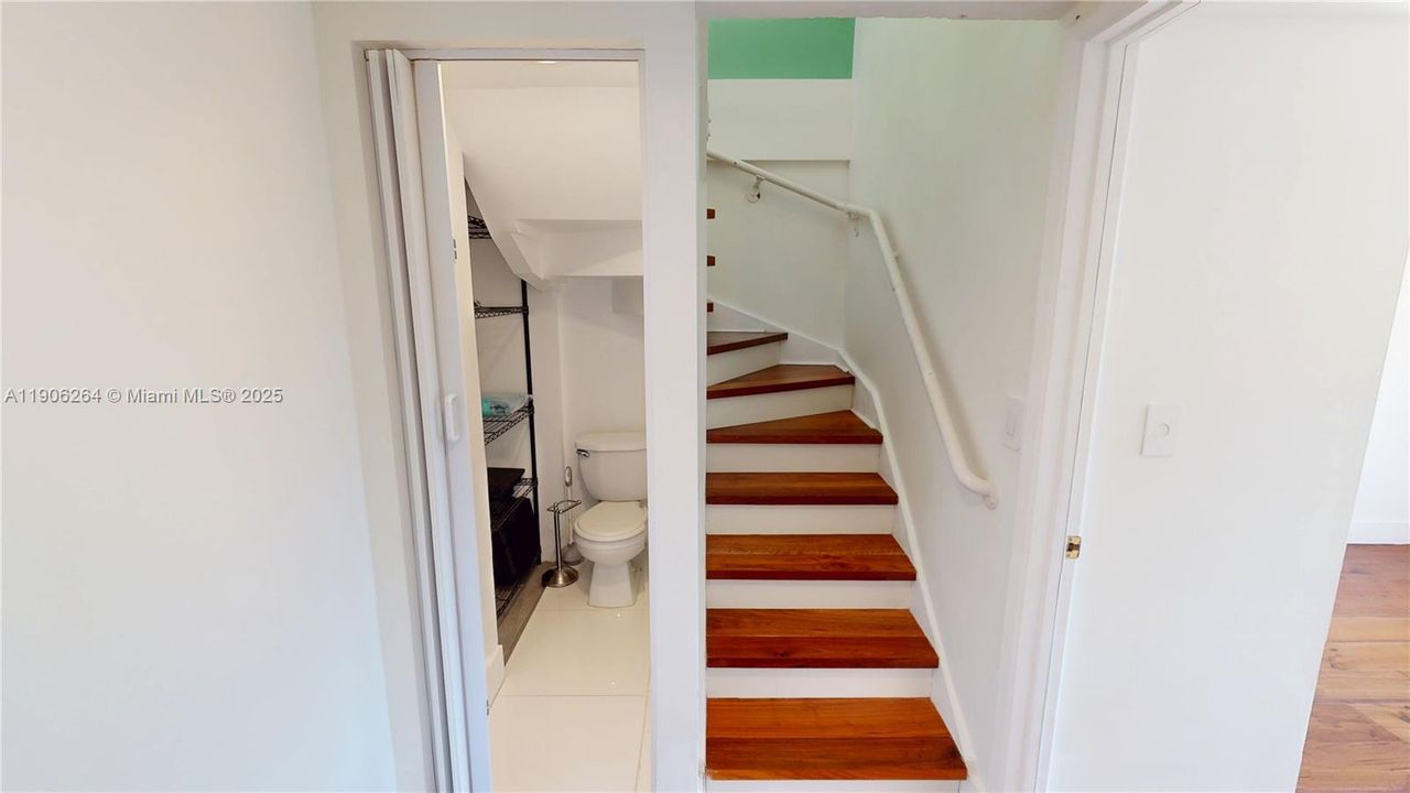 Active With Contract: $3,500 (2 beds, 1 baths, 810 Square Feet)