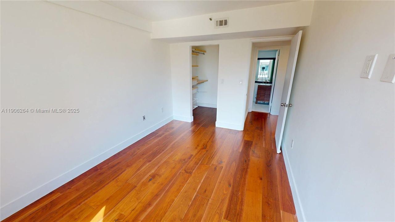 Active With Contract: $3,500 (2 beds, 1 baths, 810 Square Feet)