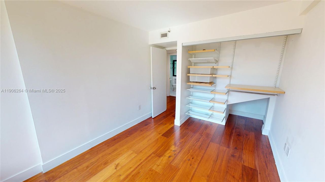 Active With Contract: $3,500 (2 beds, 1 baths, 810 Square Feet)