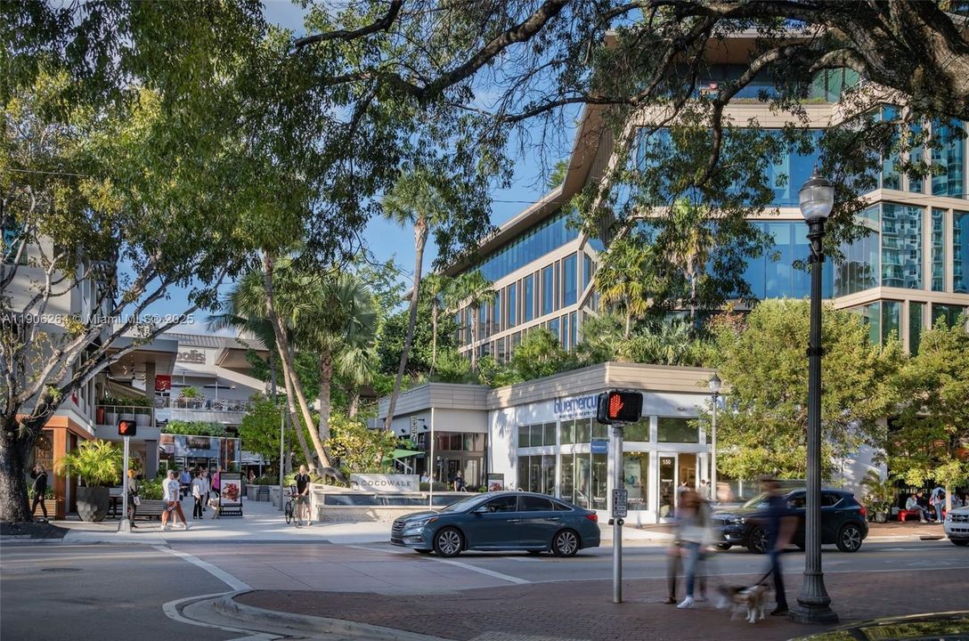 Active With Contract: $3,500 (2 beds, 1 baths, 810 Square Feet)