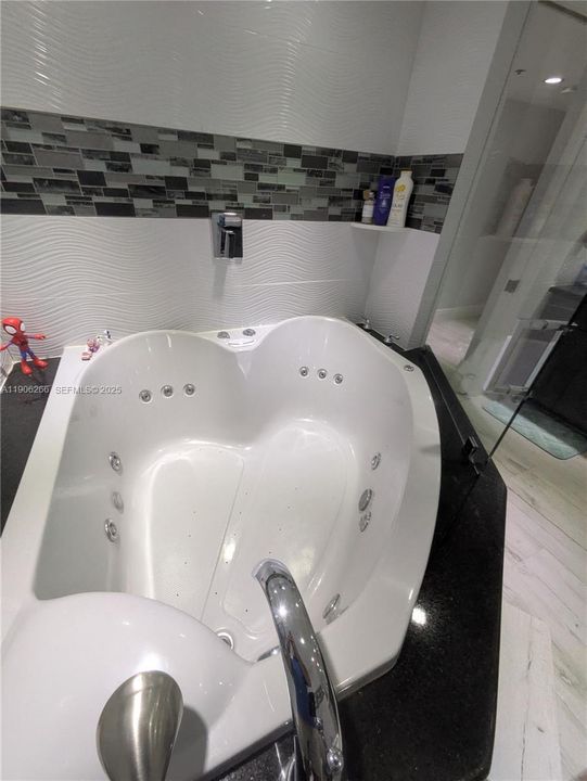 出租: $5,950 (2 贝兹, 2 浴室, 1677 平方英尺)