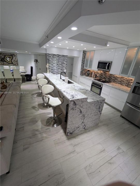 出租: $5,950 (2 贝兹, 2 浴室, 1677 平方英尺)