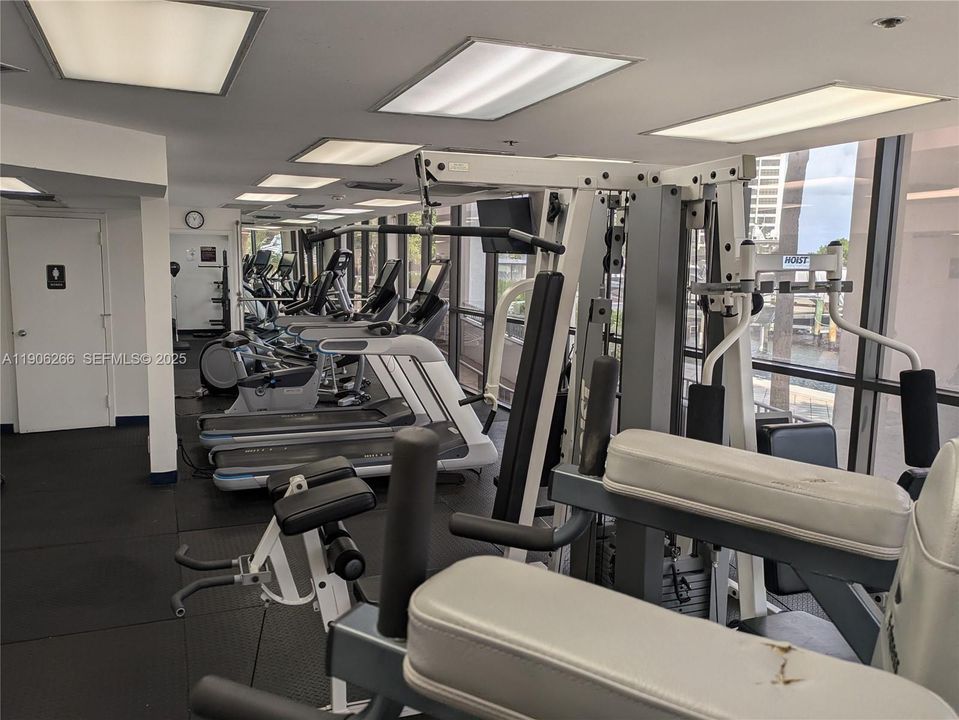 出租: $5,950 (2 贝兹, 2 浴室, 1677 平方英尺)