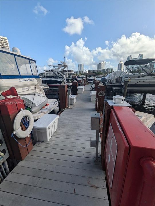 出租: $5,950 (2 贝兹, 2 浴室, 1677 平方英尺)