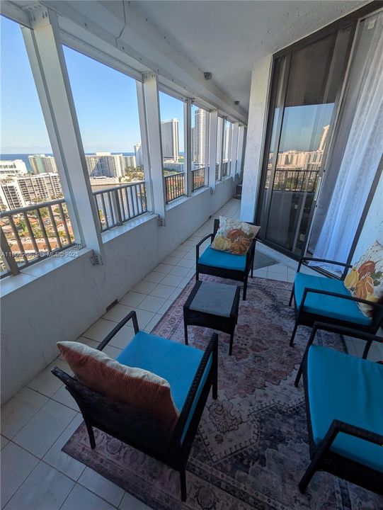 出租: $5,950 (2 贝兹, 2 浴室, 1677 平方英尺)