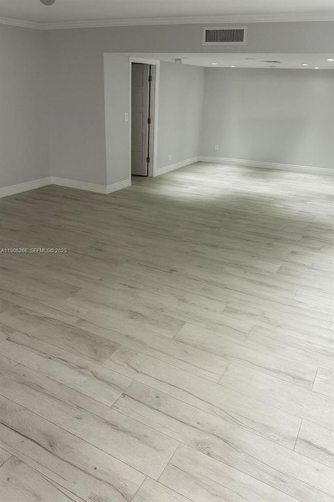 出租: $5,950 (2 贝兹, 2 浴室, 1677 平方英尺)