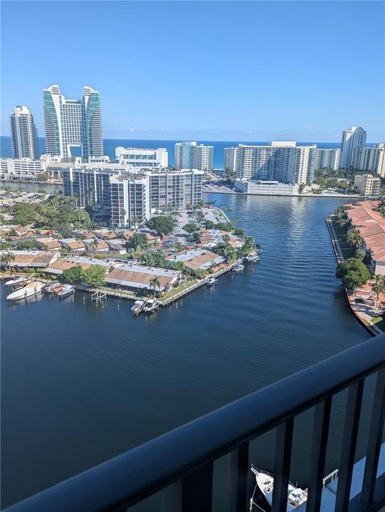 出租: $5,950 (2 贝兹, 2 浴室, 1677 平方英尺)