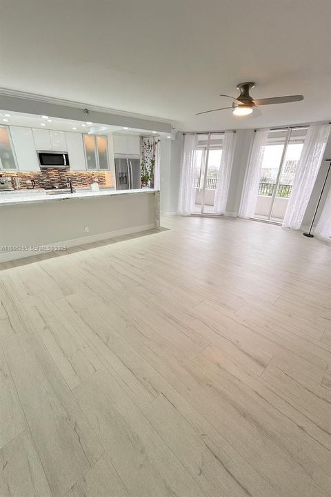 出租: $5,950 (2 贝兹, 2 浴室, 1677 平方英尺)