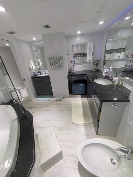 出租: $5,950 (2 贝兹, 2 浴室, 1677 平方英尺)