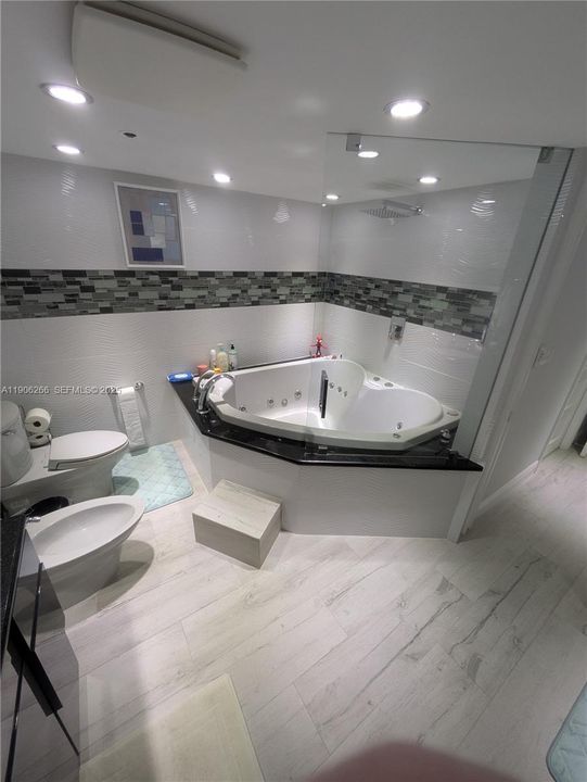 出租: $5,950 (2 贝兹, 2 浴室, 1677 平方英尺)