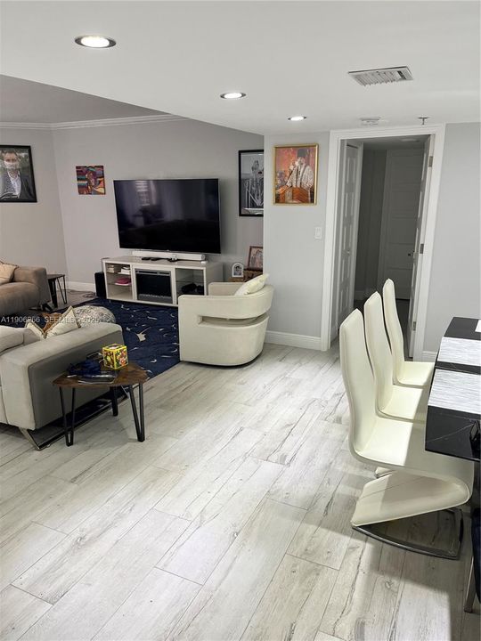 出租: $5,950 (2 贝兹, 2 浴室, 1677 平方英尺)