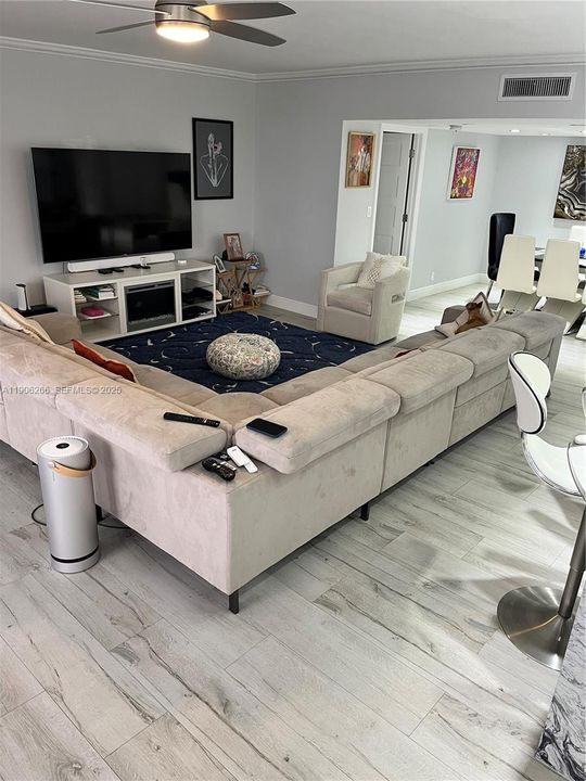 出租: $5,950 (2 贝兹, 2 浴室, 1677 平方英尺)