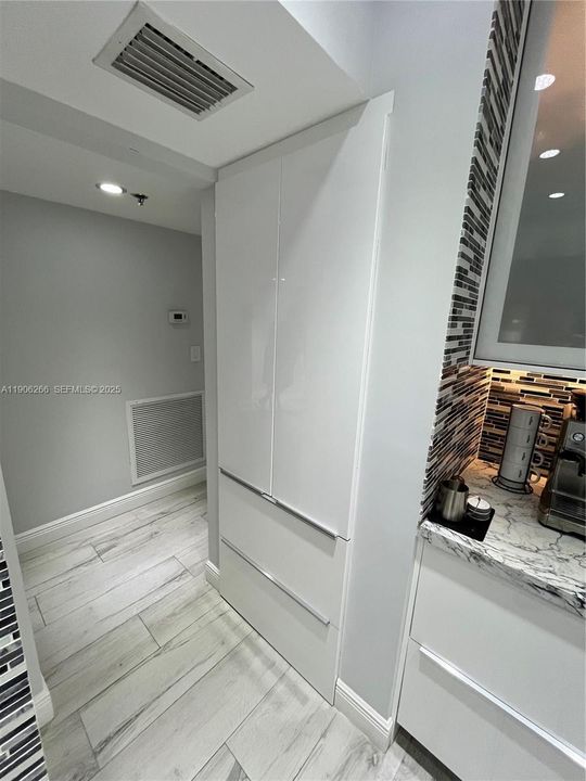 出租: $5,950 (2 贝兹, 2 浴室, 1677 平方英尺)