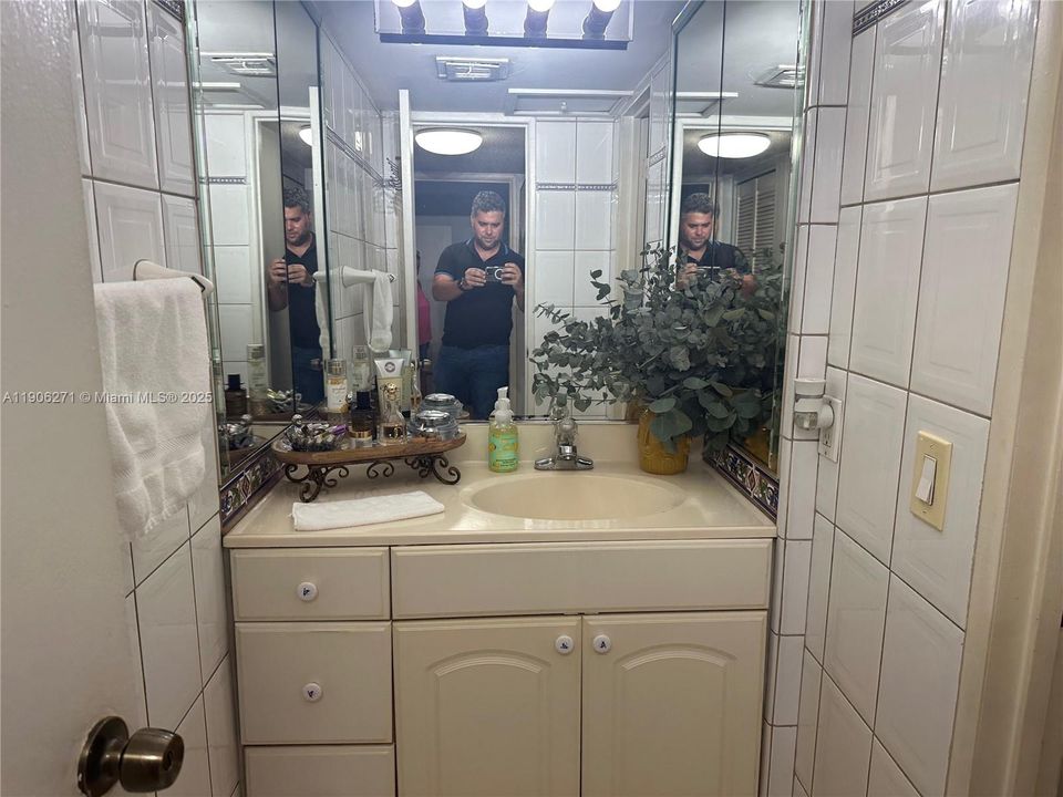 待售: $224,900 (1 贝兹, 1 浴室, 758 平方英尺)