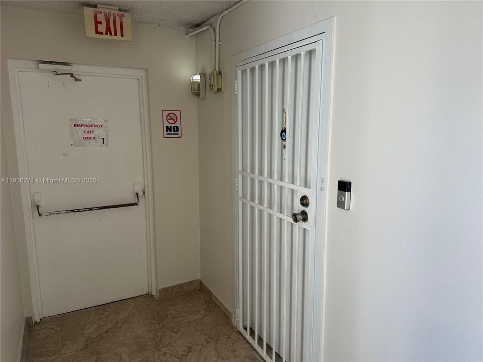 待售: $224,900 (1 贝兹, 1 浴室, 758 平方英尺)