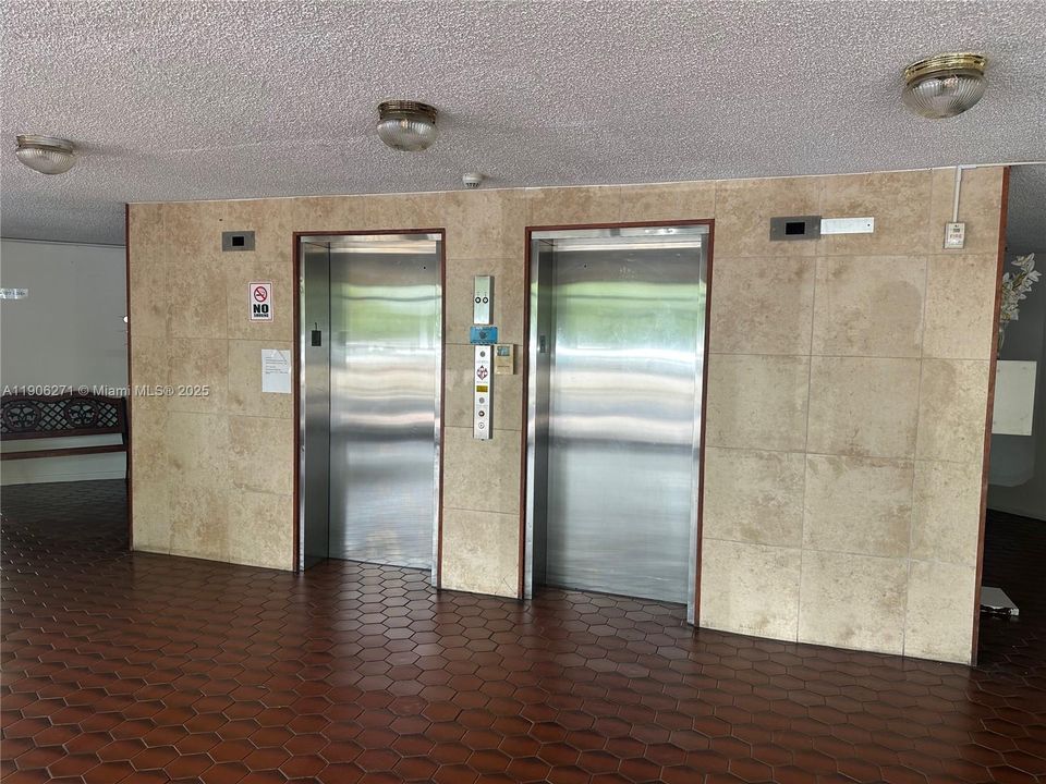 待售: $224,900 (1 贝兹, 1 浴室, 758 平方英尺)