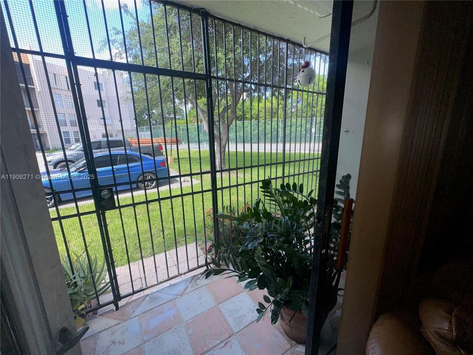 待售: $224,900 (1 贝兹, 1 浴室, 758 平方英尺)