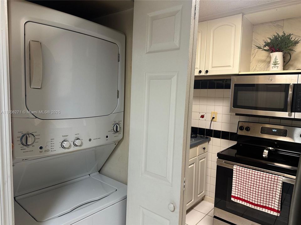 待售: $224,900 (1 贝兹, 1 浴室, 758 平方英尺)