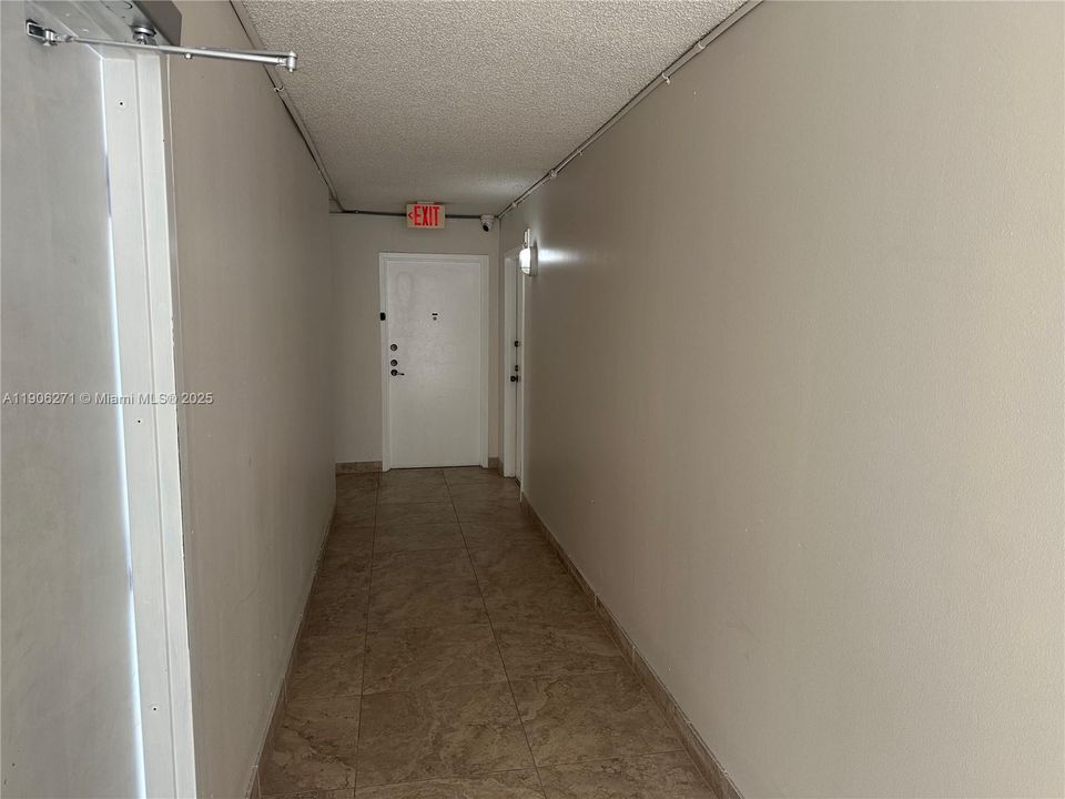 待售: $224,900 (1 贝兹, 1 浴室, 758 平方英尺)