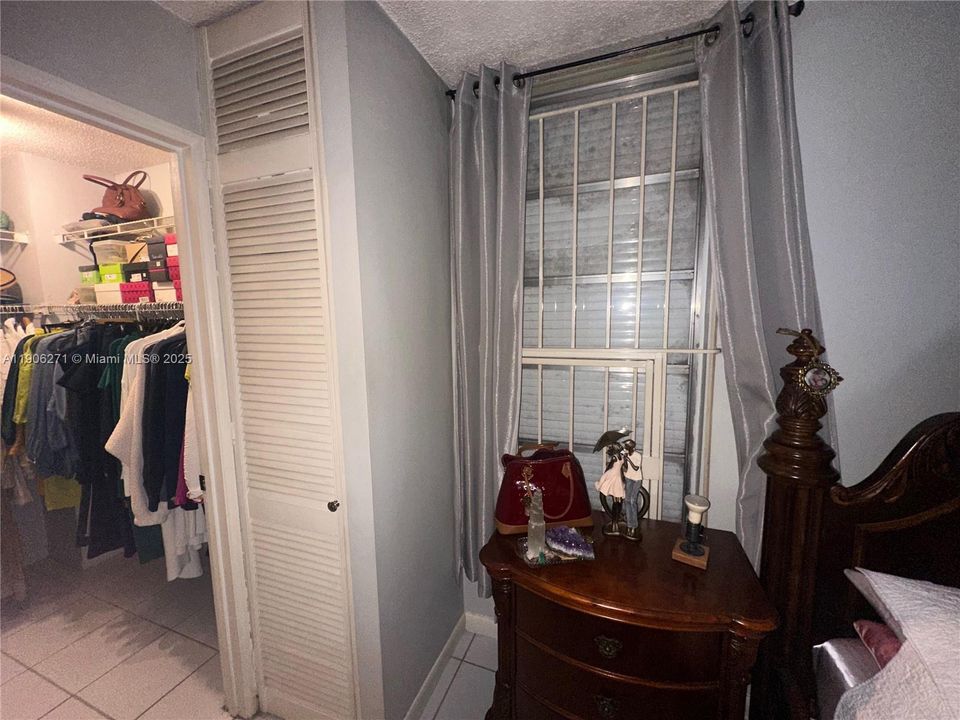 待售: $224,900 (1 贝兹, 1 浴室, 758 平方英尺)