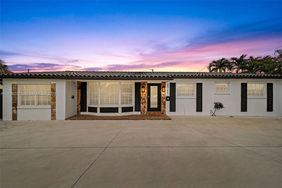 待售: $1,350,000 (5 贝兹, 4 浴室, 3451 平方英尺)