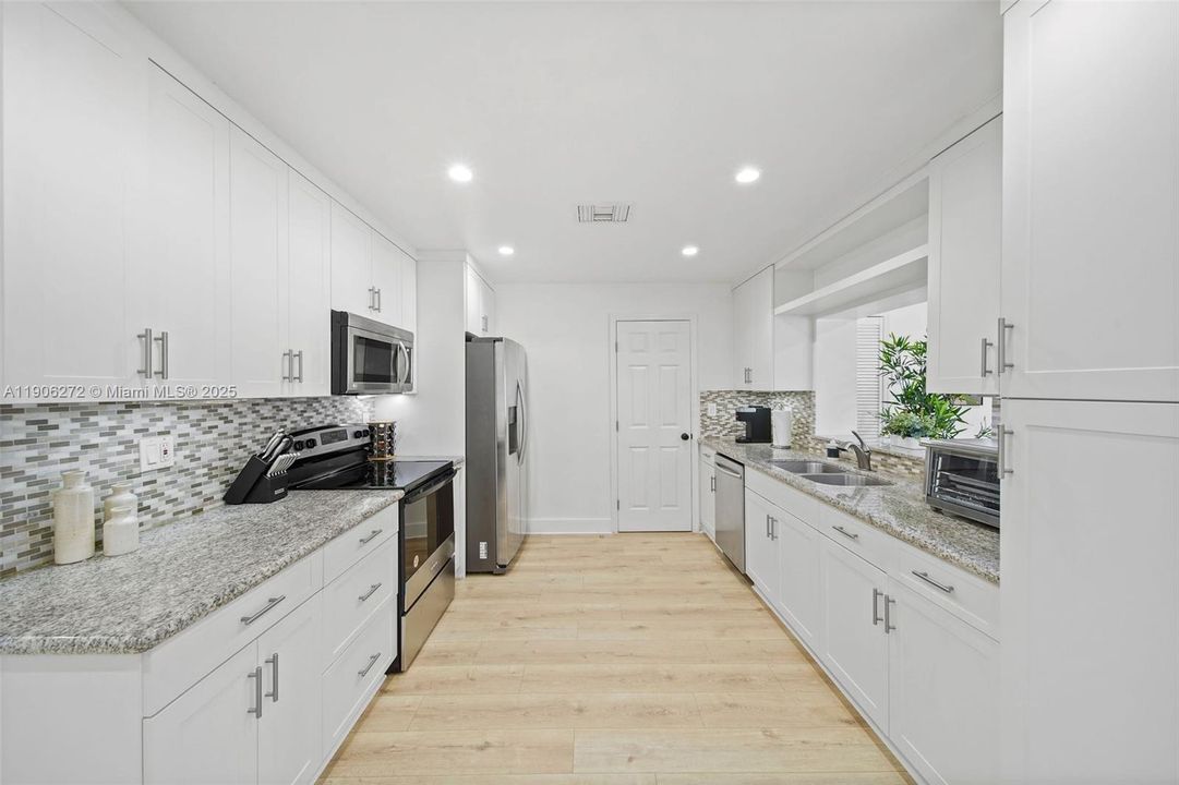 待售: $1,350,000 (5 贝兹, 4 浴室, 3451 平方英尺)