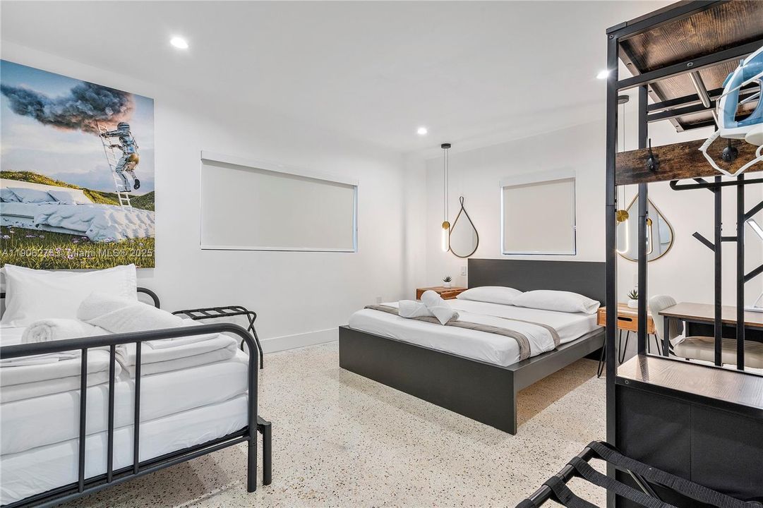 待售: $1,187,500 (0 贝兹, 0 浴室, 1600 平方英尺)