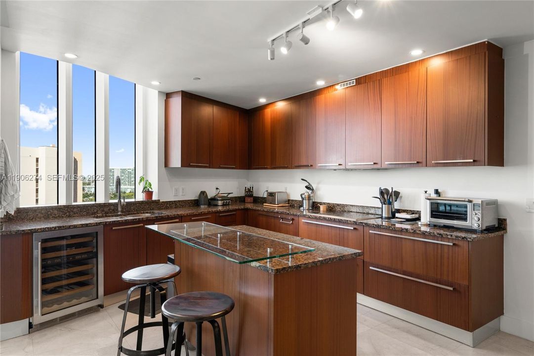 待售: $2,250,000 (3 贝兹, 3 浴室, 2327 平方英尺)